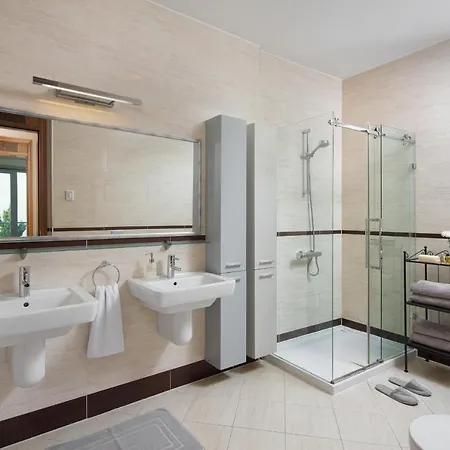 Arentz - Front Sea Apartman *