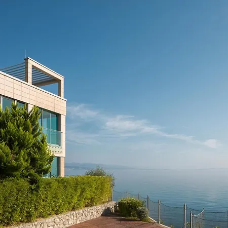 Arentz - Front Sea Apartman Abbázia